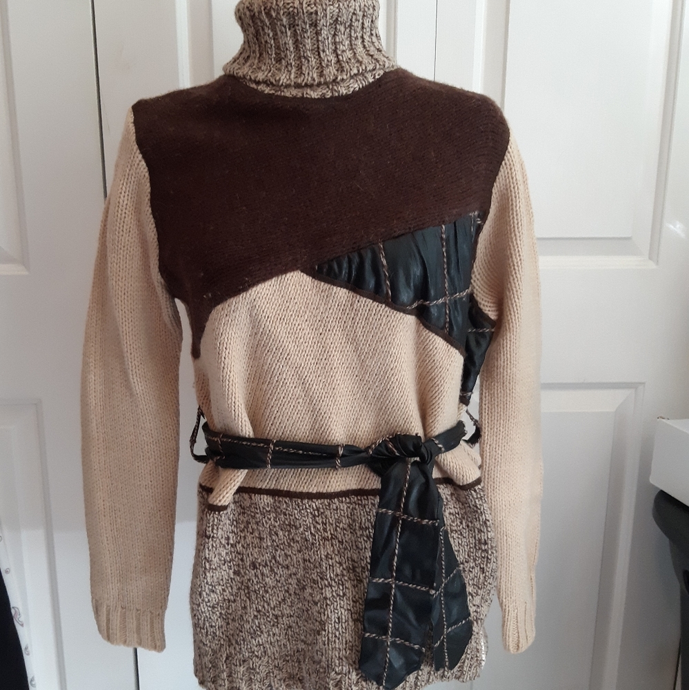 Crossing Pointe Patch Sweater - Size Sml - image 1